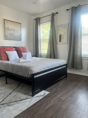 3 bedrooms, desk, iron/ironing board, WiFi