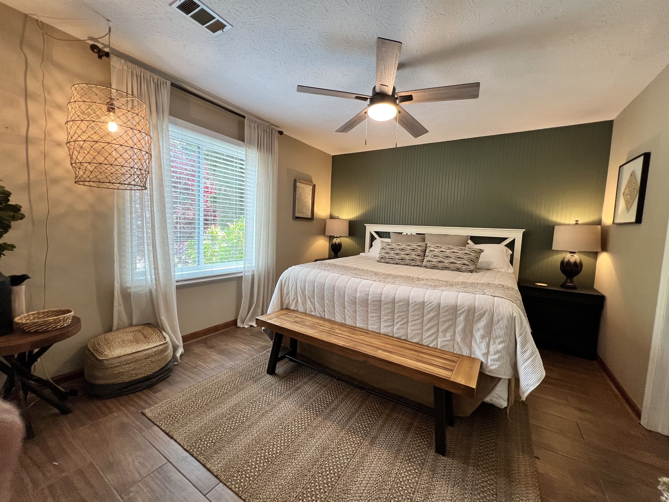 2 bedrooms, iron/ironing board, WiFi, bed sheets