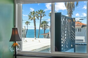Interior - Day in Paradise - O'side Palms (Oceanside)