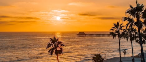 بالقرب من الشاطئ