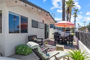 Outdoor dining - California Dreamin' - O'side Palms (Oceanside)