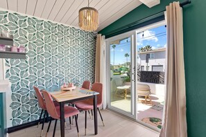 Dining - Amazing Place by the Sea - O'side Palms (Oceanside)