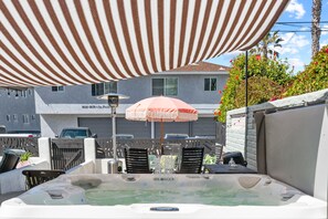 Outdoor spa tub - Amazing Place by the Sea - O'side Palms (Oceanside)