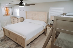 4 quartos, ferros/tábuas de passar roupa, Wi-Fi, roupa de cama