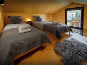 2 chambres, fer et planche à repasser, Wi-Fi, draps fournis
