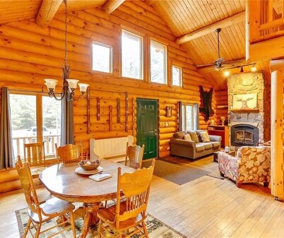 Spacious 3 Story Cabin. Access to UTV/ATV Trails & Near Lake Arbutus