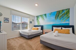 7 bedrooms, iron/ironing board, WiFi, bed sheets - Game Room, Pool & Mickey-Themed Retreat (Davenport)