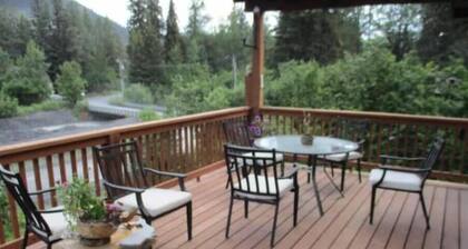 THE SEWARD APARTMENT