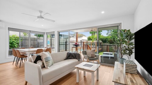 2/8 Pandanus, Beautiful townhouse walking distance to beach