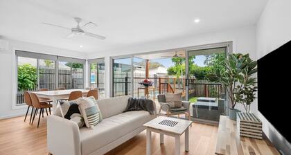 2/8 Pandanus, Beautiful townhouse walking distance to beach