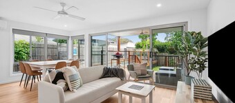 2/8 Pandanus, Beautiful townhouse walking distance to beach