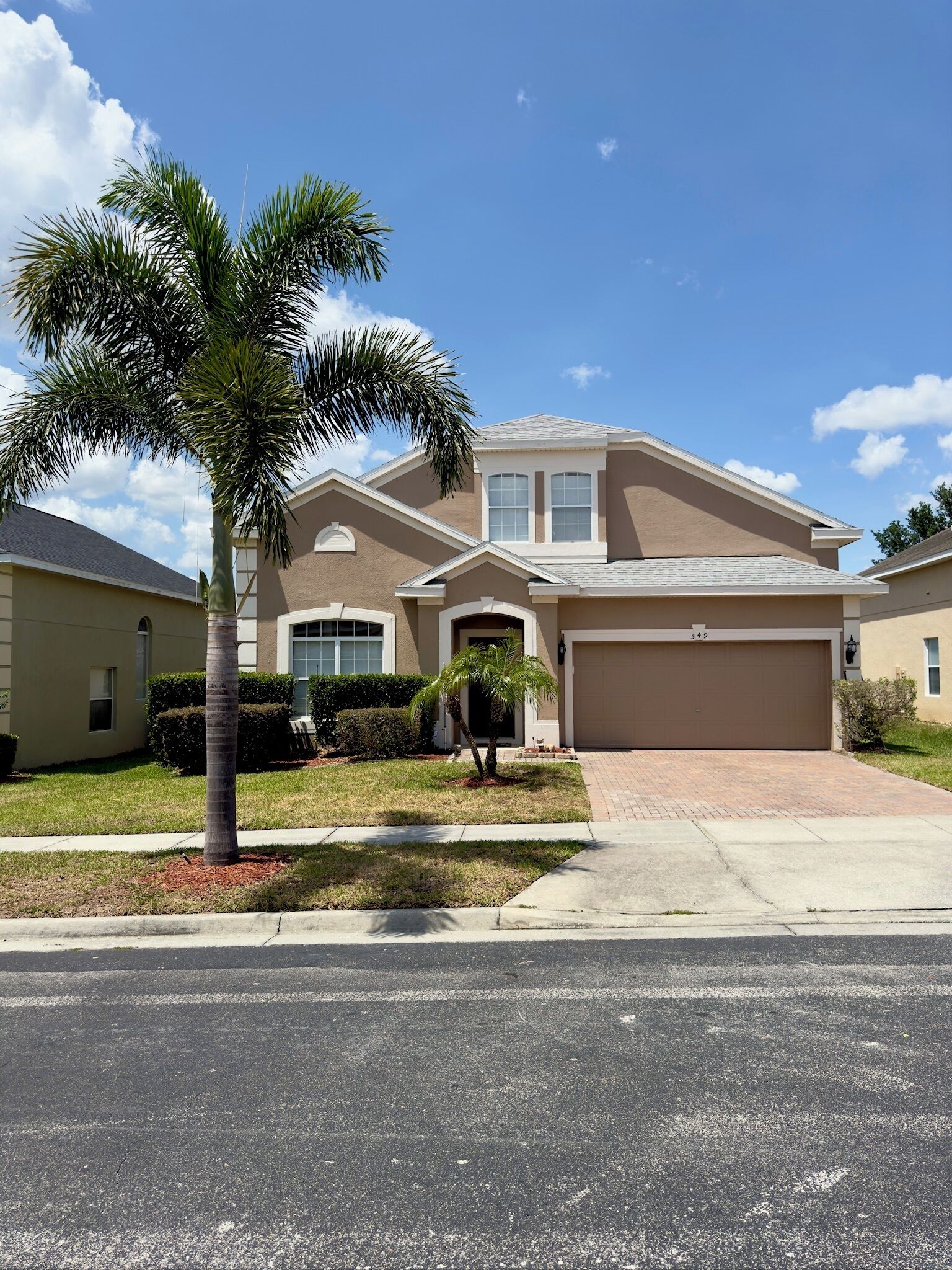 5-bedroom house - pool, spa, grill and game room.  Near Disney - Golf Course