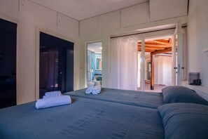 2 soverom, skrivebord, strykejern/-brett og wi-fi