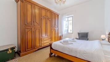 2 Schlafzimmer, BĂŒgeleisen/BĂŒgelbrett, WLAN, BettwĂ€sche