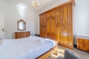 3 makuuhuonetta, silitysrauta/-lauta, Wi-Fi, vuodevaatteet