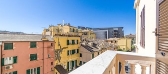 GuestHost - Comfortable and spacious 95m2 apartment capable of hosting up to 5 guests, it is located in a central area, just 5 minutes walk from the metro stop and the Genoa-Brignole railway station, perfect for those who want to visit the city in full c