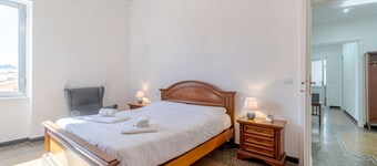 Comfortable and spacious 95m2 apartment capable of hosting up to 5 guests, it is located in a central area, just 5 minutes walk from the metro stop and the Genoa-Brignole railway station, perfect for those who want to visit the city in full comfort!The a