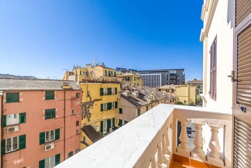 GuestHost - Comfortable and spacious 95m2 apartment capable of hosting up to 5 guests, it is located in a central area, just 5 minutes walk from the metro stop and the Genoa-Brignole railway station, perfect for those who want to visit the city in full c