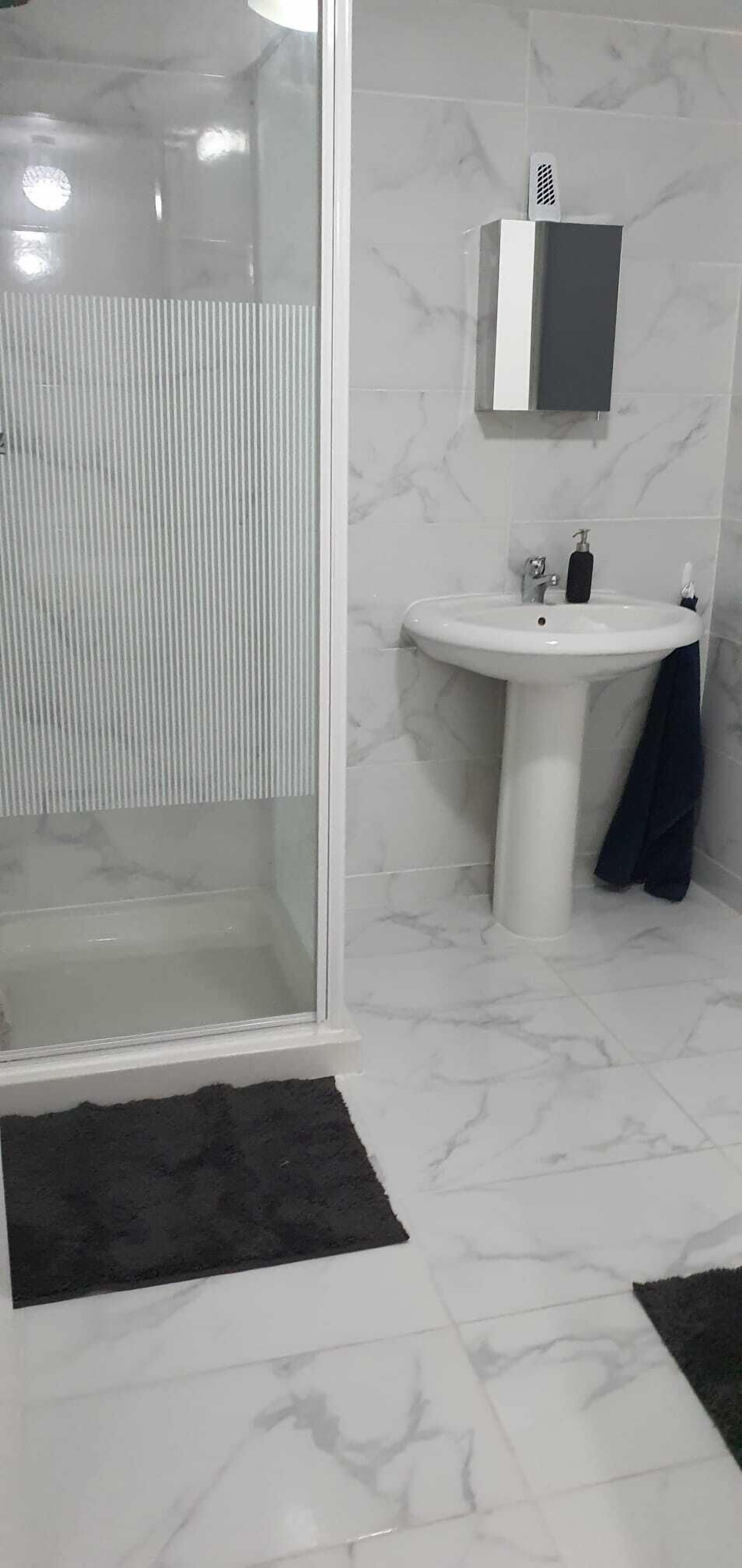 Suite básica, 1 cama doble, no fumadores, vistas al jardín | Baño | Toallas