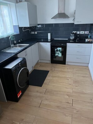 大冰箱、微波炉、烤箱、洗碗机