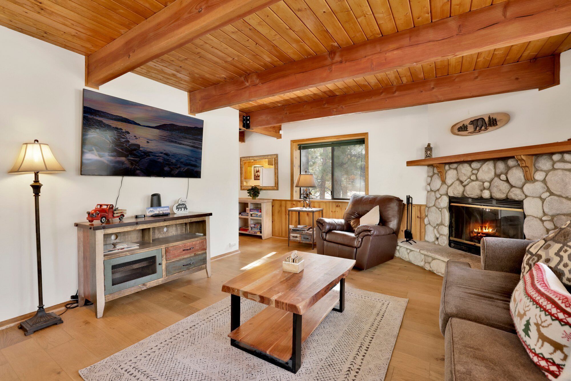 Mountain Retreat by the Creek - Big Bear Cottage
