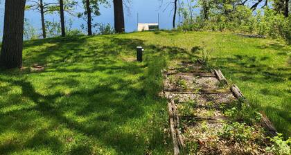 Peaceful home on little Round lake near EAA, Iola car show & the Packer Stadium.