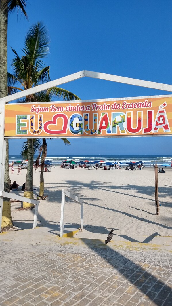 Beach - Cantinho da Felicidade, AP pé na Areia há 01 Quadra da Praia Enseada no Guarujá (Guarujá)