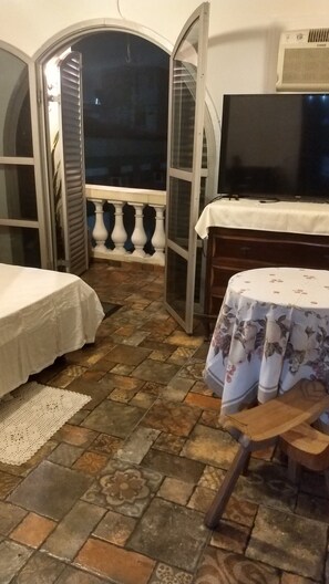 2 bedrooms, WiFi - Cantinho da Felicidade, AP pé na Areia há 01 Quadra da Praia Enseada no Guarujá (Guarujá)