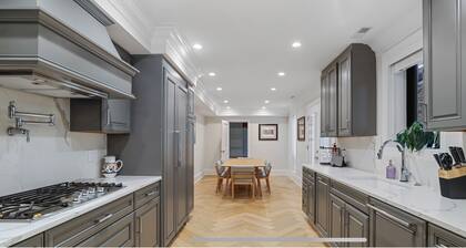 Luxury Capitol Hill Home steps from US Capitol. 4BR 4.5 Bath Patio and Deck