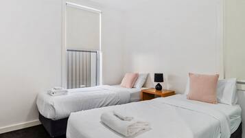 2 bedrooms, iron/ironing board, bed sheets