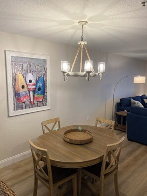 Dining - Beautiful Waterfront Condo...Watch the boats and dolphins! (New Smyrna Beach)
