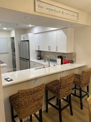 Fridge, microwave, oven, stovetop - Beautiful Waterfront Condo...Watch the boats and dolphins! (New Smyrna Beach)