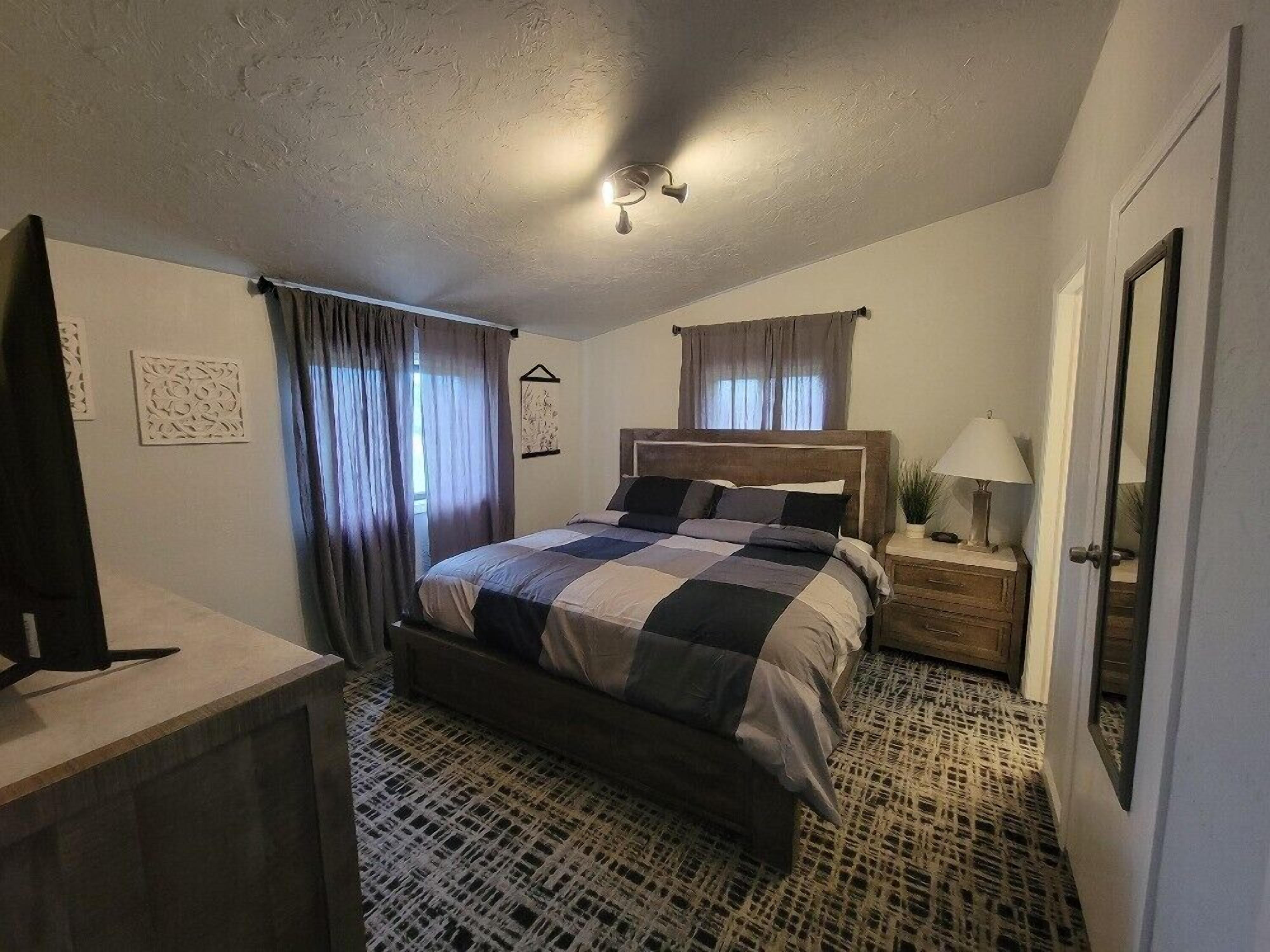 5 bedrooms, iron/ironing board