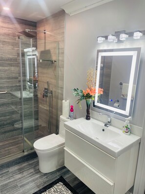 Suihku, bidee, pyyhkeet, saippua