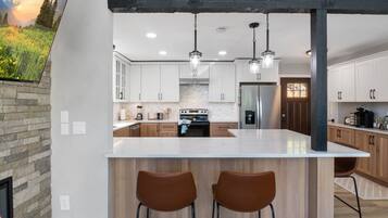 Refrigerador, microondas, horno, placa de cocina