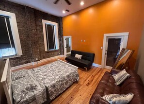 1 bedroom, WiFi, bed sheets - Luxury loft located in the heart of the Downtown Mobile Entertainment District (Mobile)