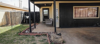 Spacious 4-bedroom Red Raider themed house with AC and WiFi in fantastic Lubbock