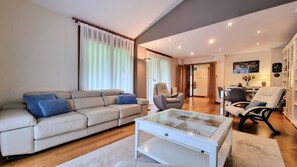 TV, fireplace - La Marina Barro (Barro (Llanes))