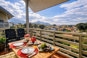 Outdoor dining - Apartamento el Arcin (Llanes)
