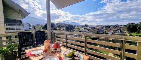 تناول الطعام بالخارج