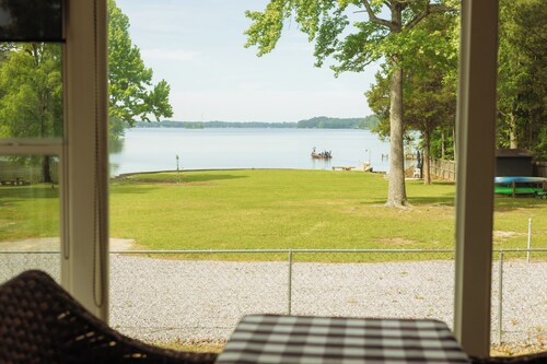 Cozy hideaway on Weiss Lake
 with private dock and kayaks!