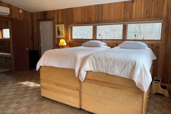 1 bedroom, desk, travel crib, free WiFi