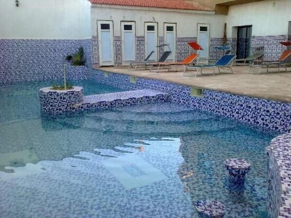 حمام سباحة