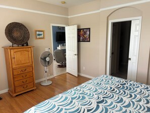 2 bedrooms, desk, iron/ironing board, free WiFi