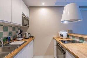 Fridge, microwave, oven, coffee/tea maker - Designer apartment with private garden (Paris)