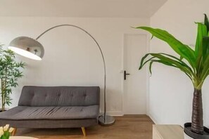 TV - Spacious apartment just outside Paris (Châtillon)