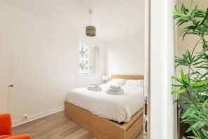 1 bedroom, iron/ironing board, WiFi, bed sheets - Spacious apartment just outside Paris (Châtillon)