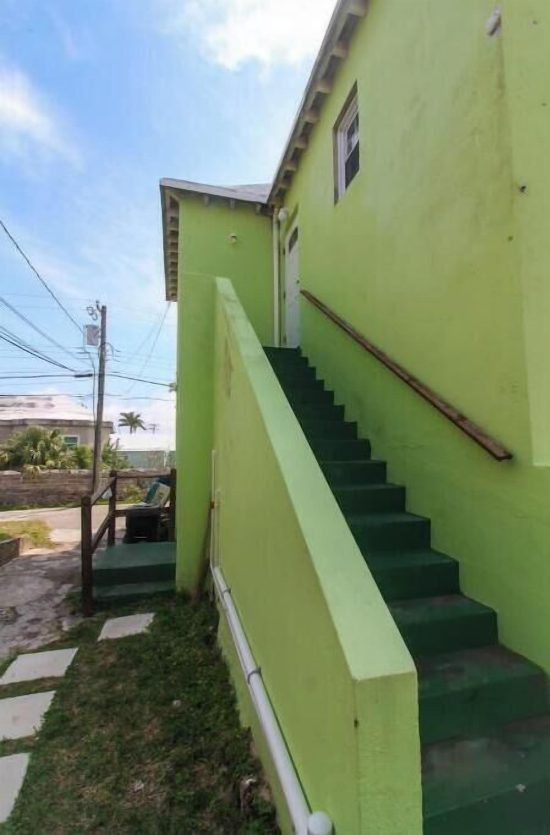 المنشأة من  الخارج