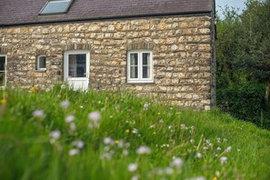 Exterior detail - Y Beudy, Holiday Cottage Near Preseli Hills, Sleeps 4, 2 bedrooms, bathrooms (Clunderwen)