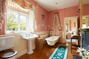 Hårtork och handdukar